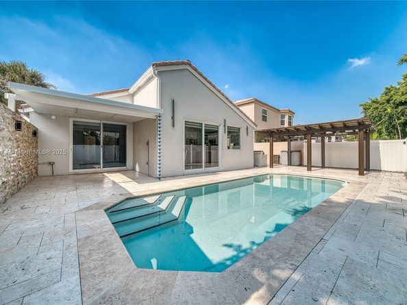 15819 NW 4th St, Pembroke Pines FL 33028