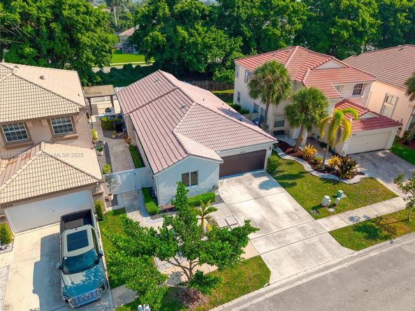15819 NW 4th St, Pembroke Pines FL 33028