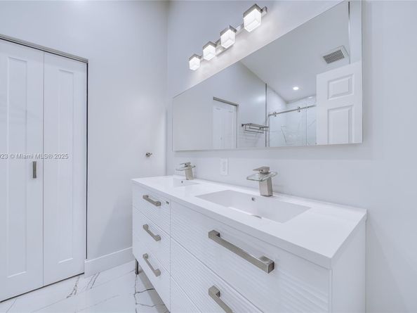 15819 NW 4th St, Pembroke Pines FL 33028