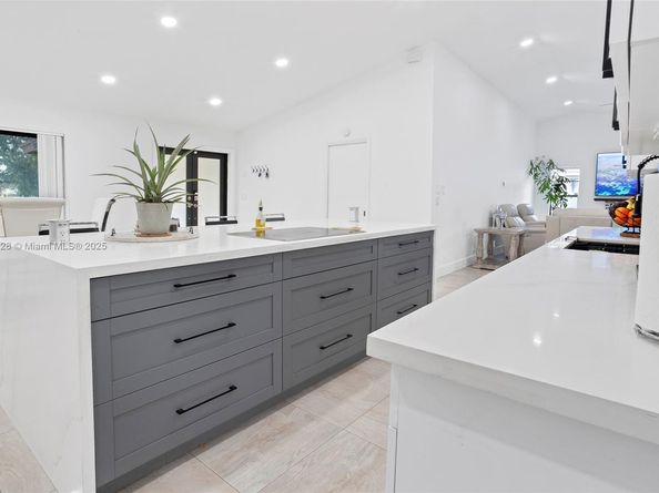 8022 NW 84th Ter, Tamarac FL 33321