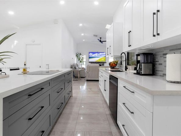 8022 NW 84th Ter, Tamarac FL 33321