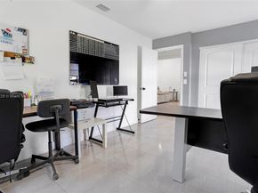8022 NW 84th Ter, Tamarac FL 33321