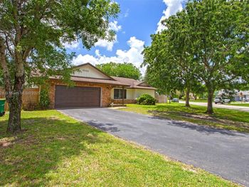 8022 NW 84th Ter