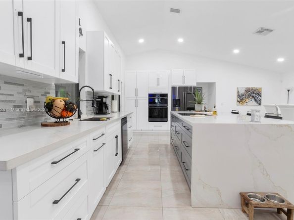 8022 NW 84th Ter, Tamarac FL 33321