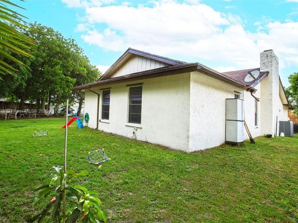 8022 NW 84th Ter, Tamarac FL 33321