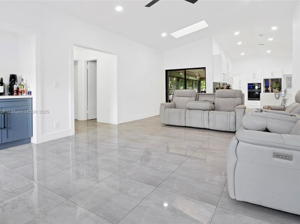 8022 NW 84th Ter, Tamarac FL 33321