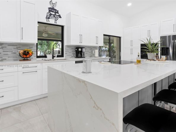 8022 NW 84th Ter, Tamarac FL 33321