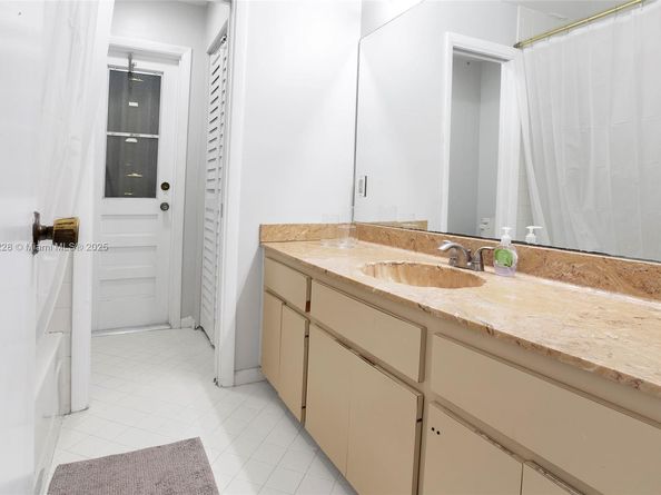8022 NW 84th Ter, Tamarac FL 33321