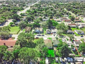 1735 NW 84th St, Miami FL 33147