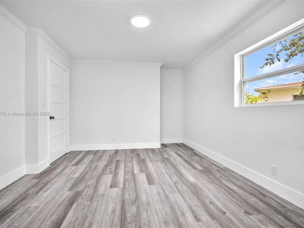 1840 NW 32nd St, Oakland Park FL 33309