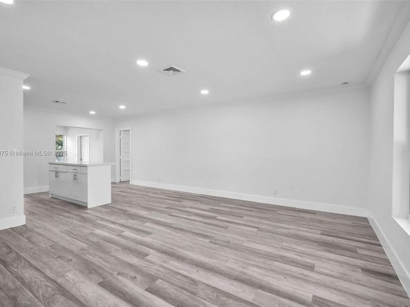 1840 NW 32nd St, Oakland Park FL 33309