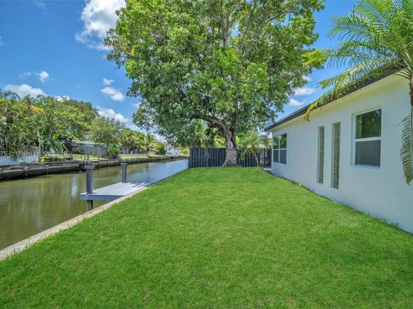 1840 NW 32nd St, Oakland Park FL 33309