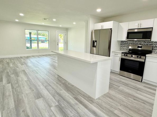 1840 NW 32nd St, Oakland Park FL 33309