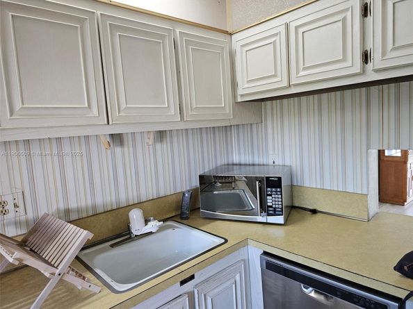 1103 NW 58th Ter 417, Sunrise FL 33313