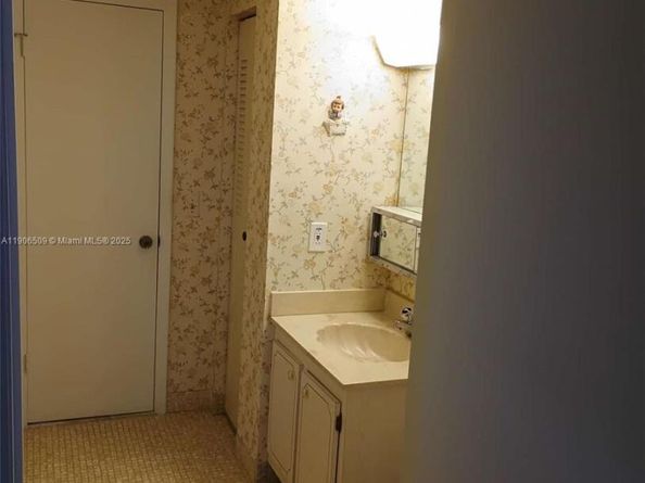 1103 NW 58th Ter 417, Sunrise FL 33313