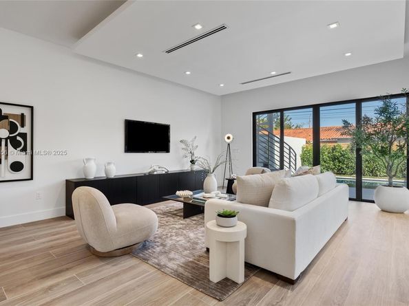 1247 SW 13 Ave, Miami FL 33135