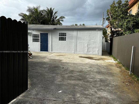 2223 NW 32nd St, Miami FL 33142