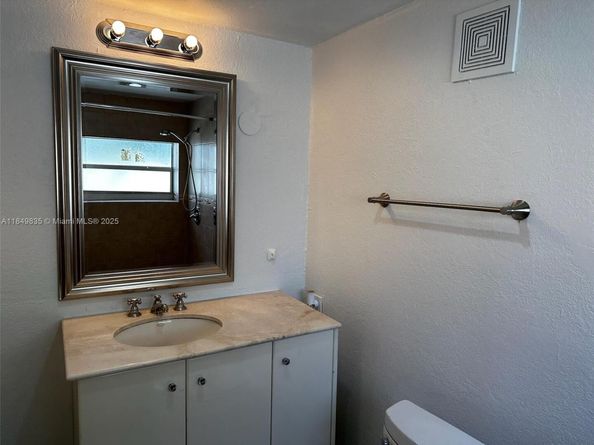 2223 NW 32nd St, Miami FL 33142