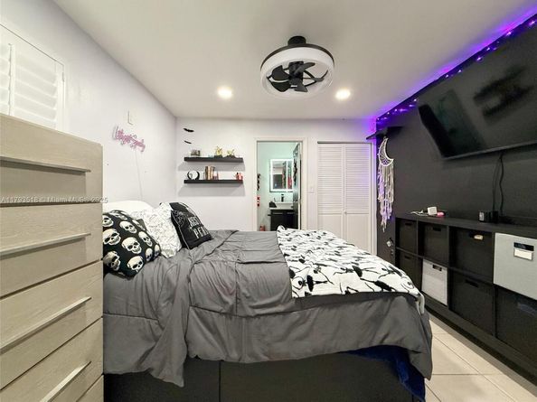 10433 SW 21st Ter, Miami FL 33165
