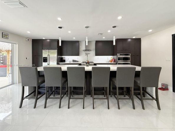 10433 SW 21st Ter, Miami FL 33165