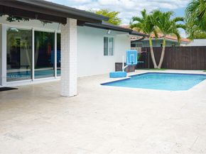 10433 SW 21st Ter, Miami FL 33165