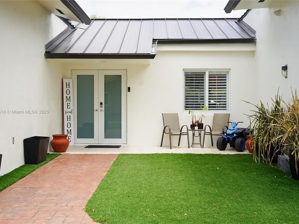 10433 SW 21st Ter, Miami FL 33165