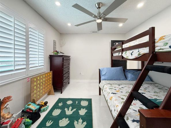 10433 SW 21st Ter, Miami FL 33165
