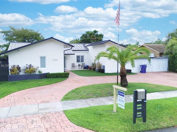 10433 SW 21st Ter, Miami FL 33165