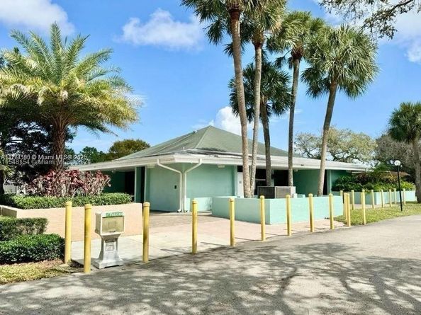 419 SW Natura Ave C, Deerfield Beach FL 33441