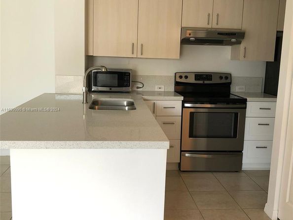 720 SW 111th Ave 307, Pembroke Pines FL 33025