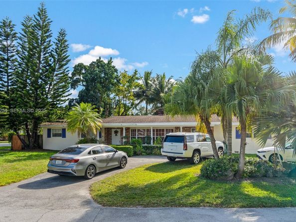 8200 SW 164th St, Palmetto Bay FL 33157