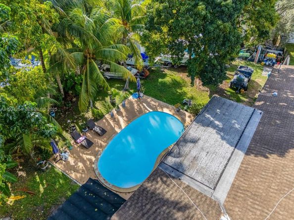 8200 SW 164th St, Palmetto Bay FL 33157