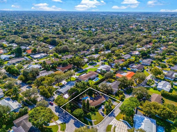 8200 SW 164th St, Palmetto Bay FL 33157