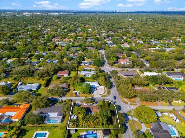 8200 SW 164th St, Palmetto Bay FL 33157