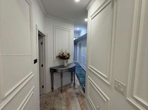12 NE 50th St, Miami FL 33137