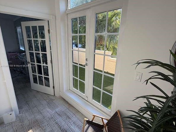 12 NE 50th St, Miami FL 33137