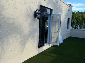 12 NE 50th St, Miami FL 33137