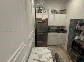 12 NE 50th St, Miami FL 33137