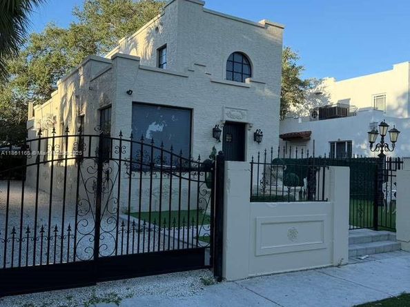 12 NE 50th St, Miami FL 33137