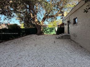12 NE 50th St, Miami FL 33137