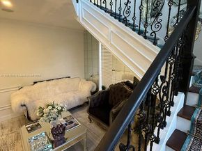 12 NE 50th St, Miami FL 33137