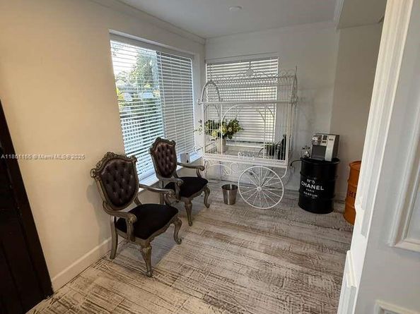 12 NE 50th St, Miami FL 33137