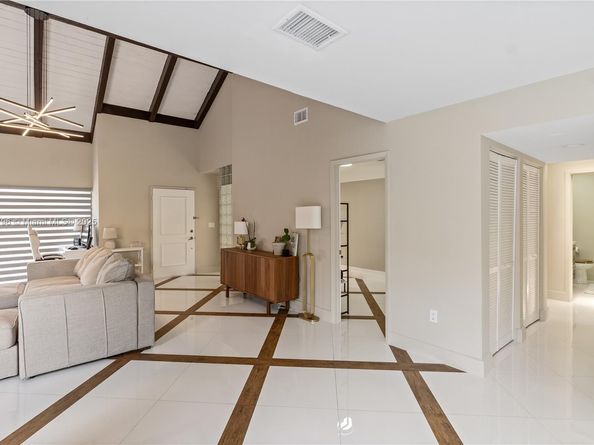 1040 NE 204th Ter, Miami FL 33179