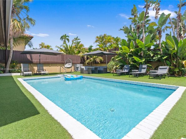 1040 NE 204th Ter, Miami FL 33179