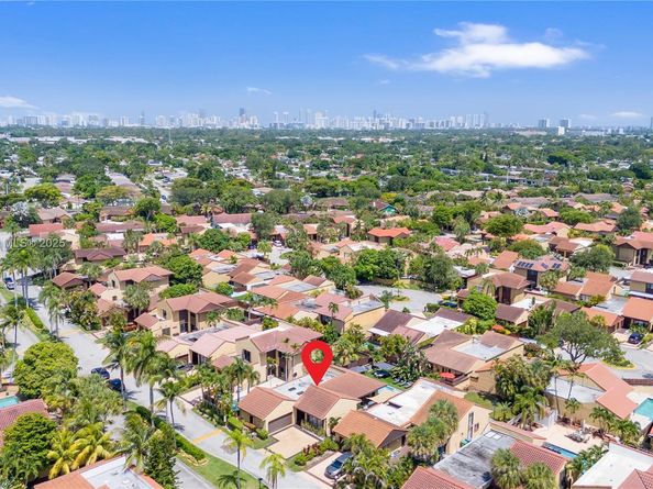 1040 NE 204th Ter, Miami FL 33179