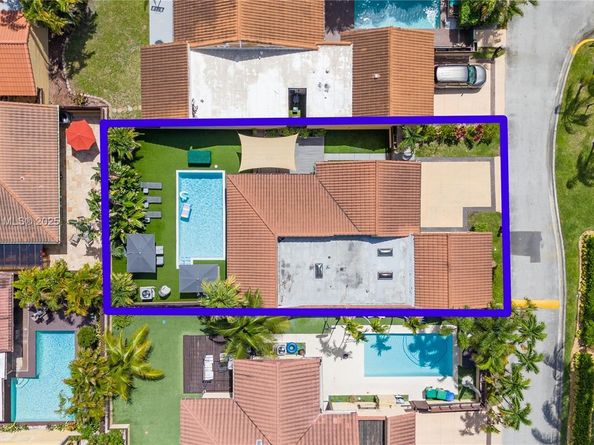 1040 NE 204th Ter, Miami FL 33179