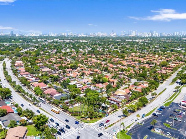 1040 NE 204th Ter, Miami FL 33179