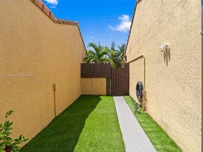 1040 NE 204th Ter, Miami FL 33179