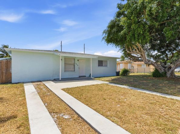 1410 NW 1st Court, Boynton Beach FL 33435