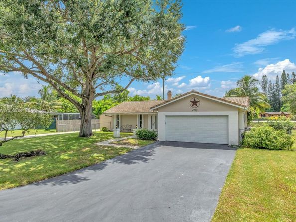 4770 SW 70th Ter, Davie FL 33314